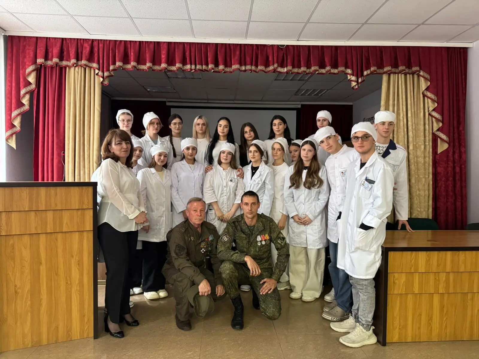 В Ессентукском филиале ФГБОУ ВО СтГМУ состоялся открытый Урок мужества «Отцовский долг — верность Отечеству и семье»